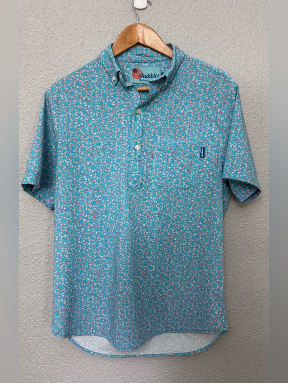 Chubbies “The Weekend has Arrived” Seersucker Textured Popover Shirt size Medium